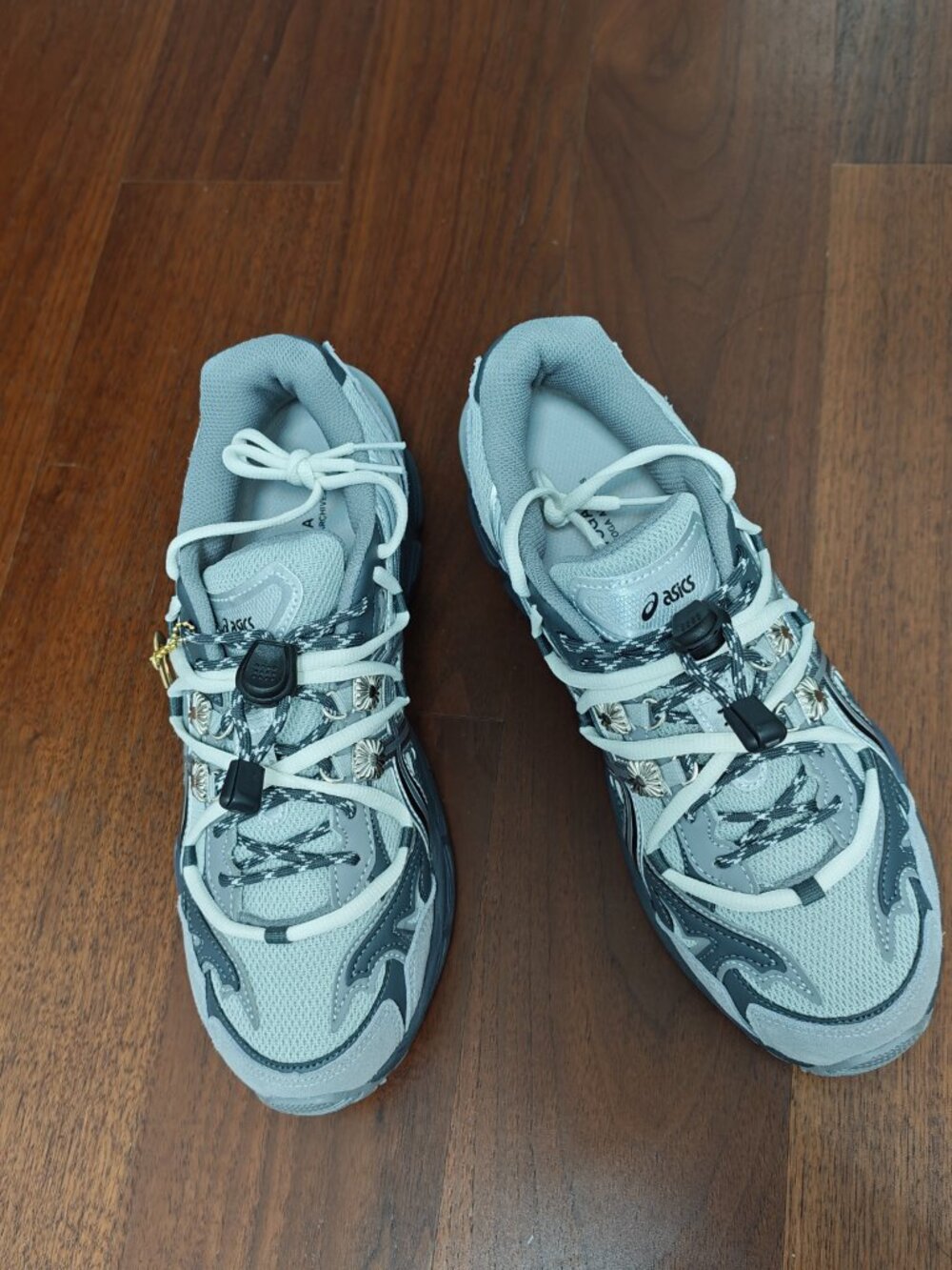 ASICS‑Style Grey Multi‑Lace Up Dad Sneakers With Charms Full Box - Picture 2 of 9